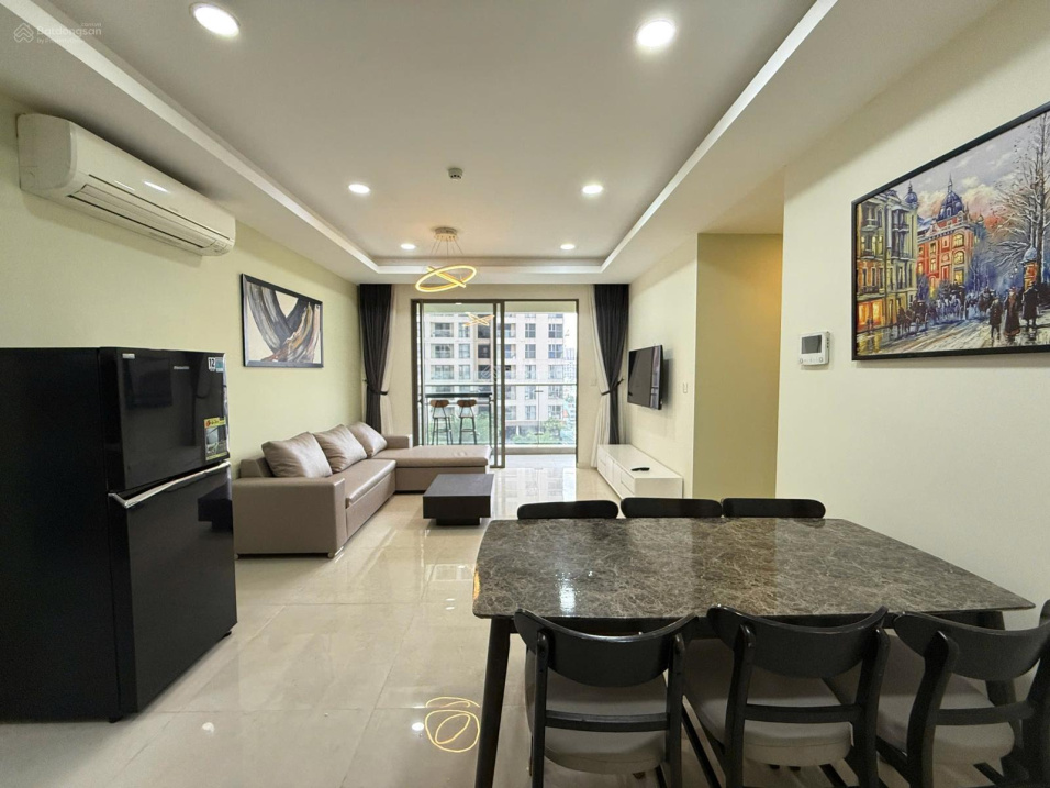 Modern 3-Bed Millennium Apartment with City Views