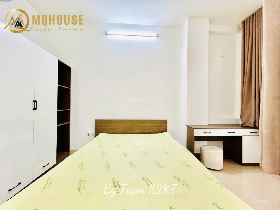 Modern 1 Bedroom Apartment with Balcony