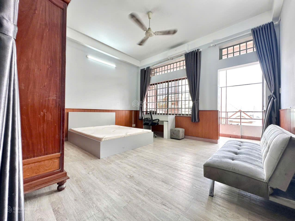 Modern 50m² One-Bedroom Apartment with Balcony