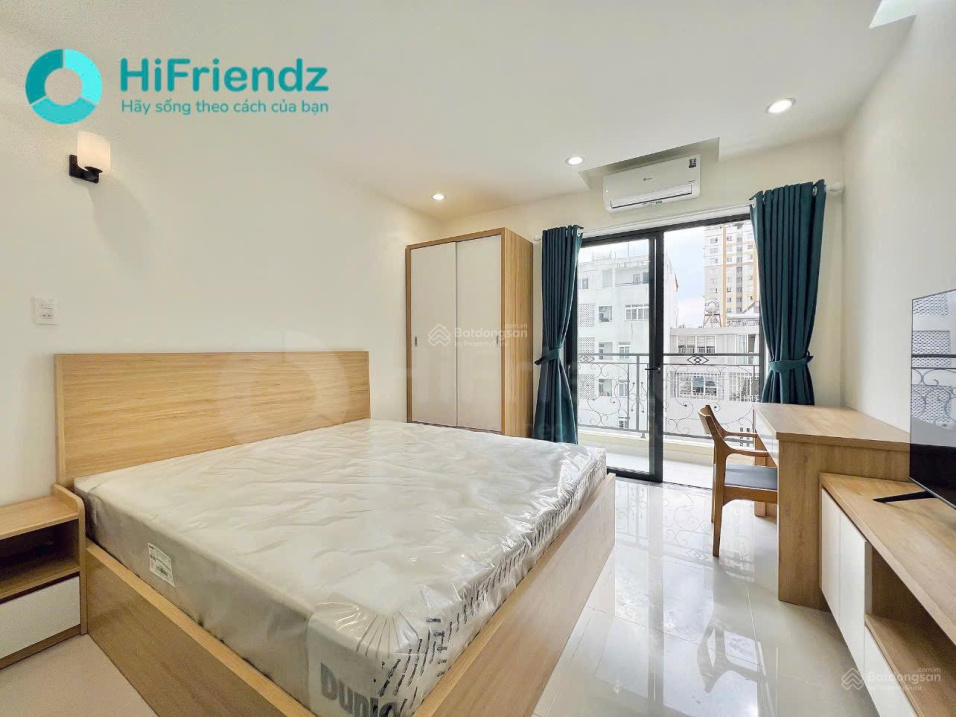 Modern 1-Bed Apartment in Lakeview City Q2