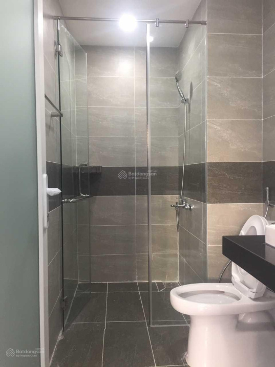 Modern Officetel Unit with Pool and Gym