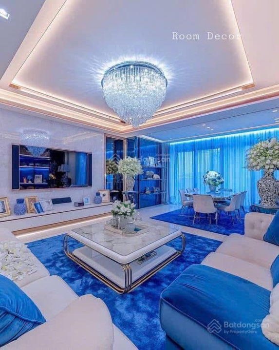 Luxurious Blue-Themed Emerald Apartment with Designer Interior