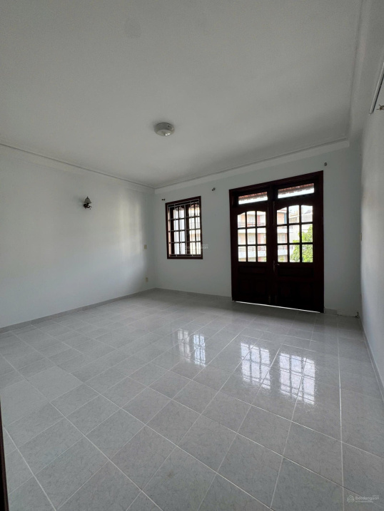 Modern 4BR Townhouse Near Universities
