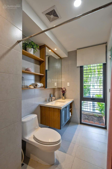 Modern Studio with Balcony in District 10