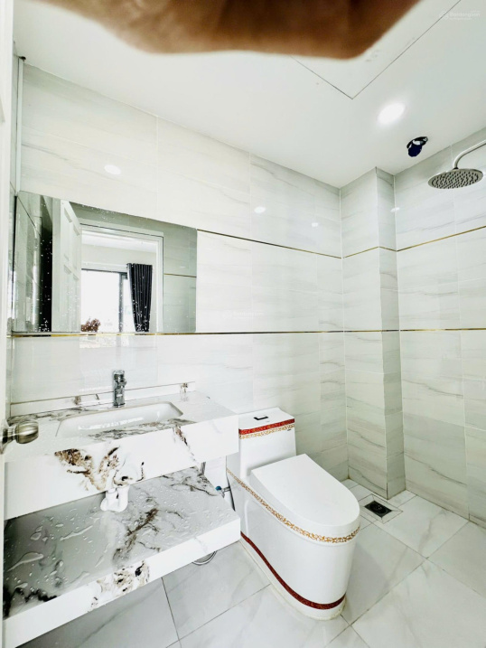 Modern Studio with Balcony and Full Amenities