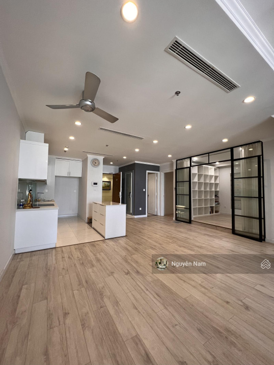 Spacious 3-Bedroom Vinhomes Apartment at 54A Nguyen Chi Thanh