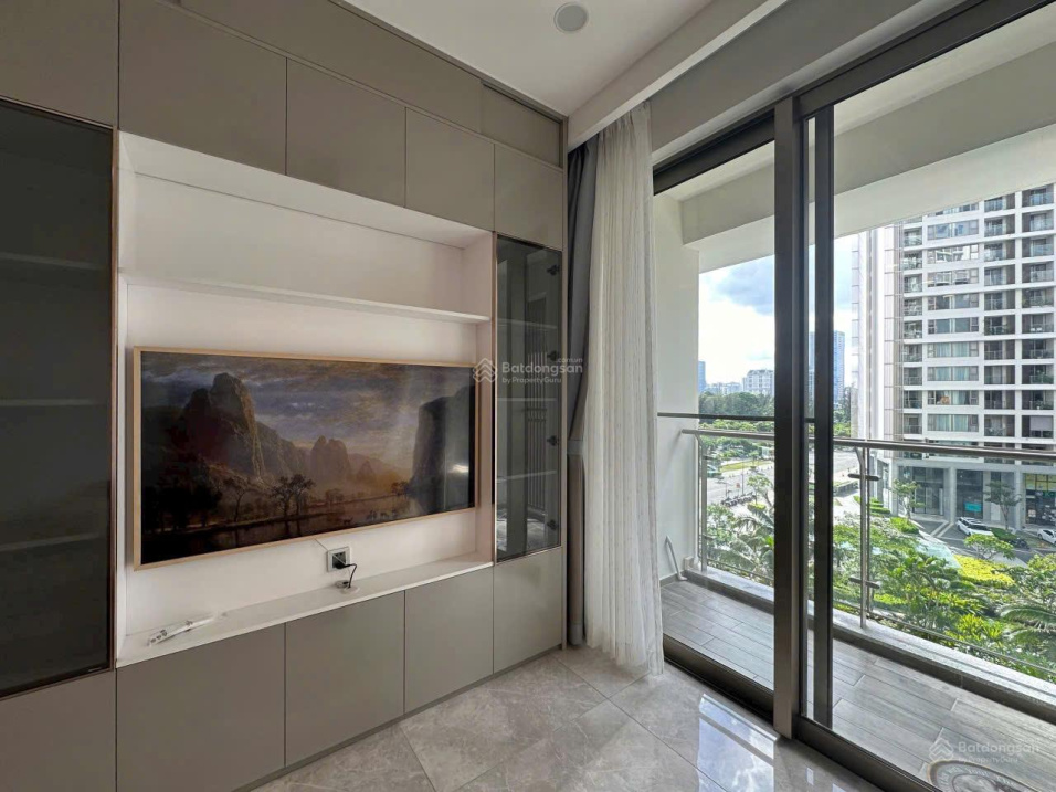 Luxurious 3BR Midtown Peak Apartment with Views