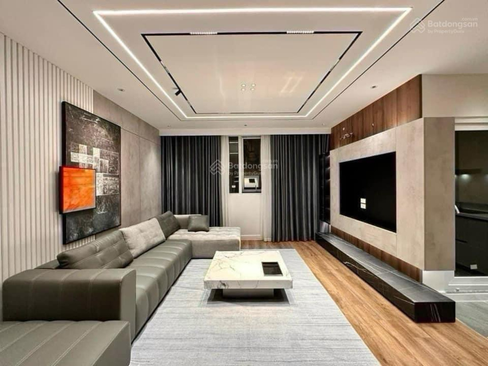 Modern 2-Bedroom Apartment with Designer Interior