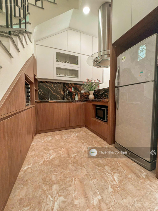 5-Floor House Near Schools and Markets