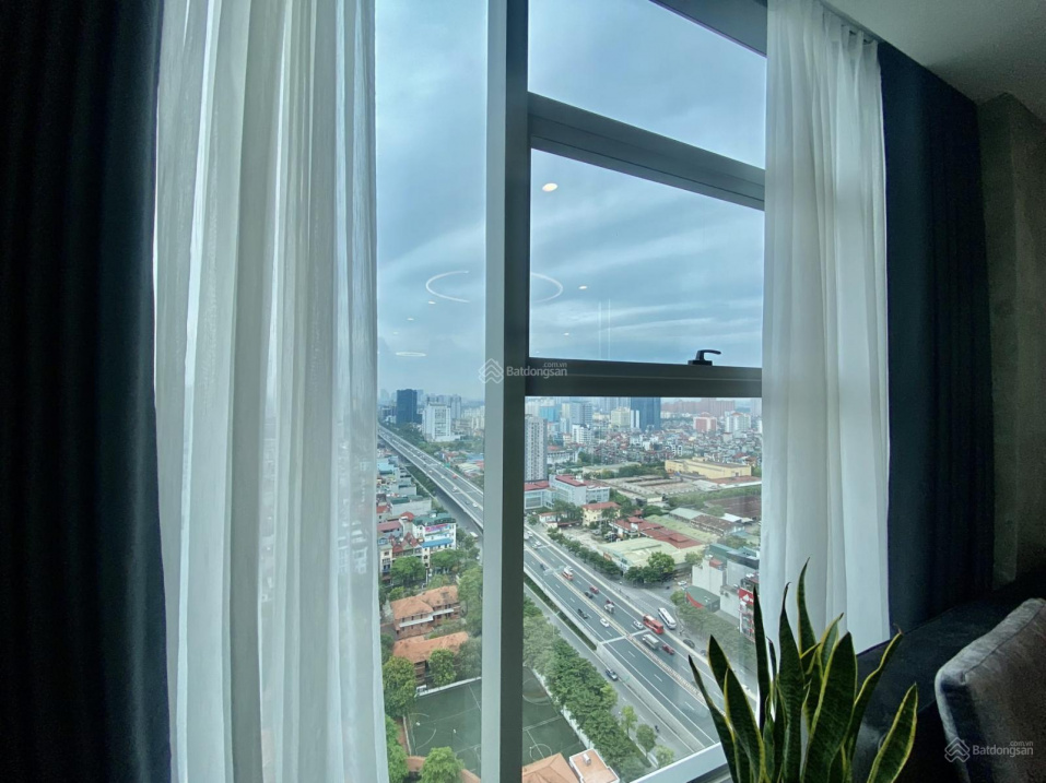 Modern 3-Bedroom Apartment with City Views