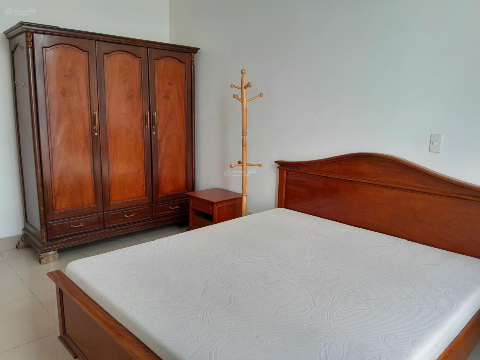 Modern 2-Bed Corner Apartment with Full Furniture