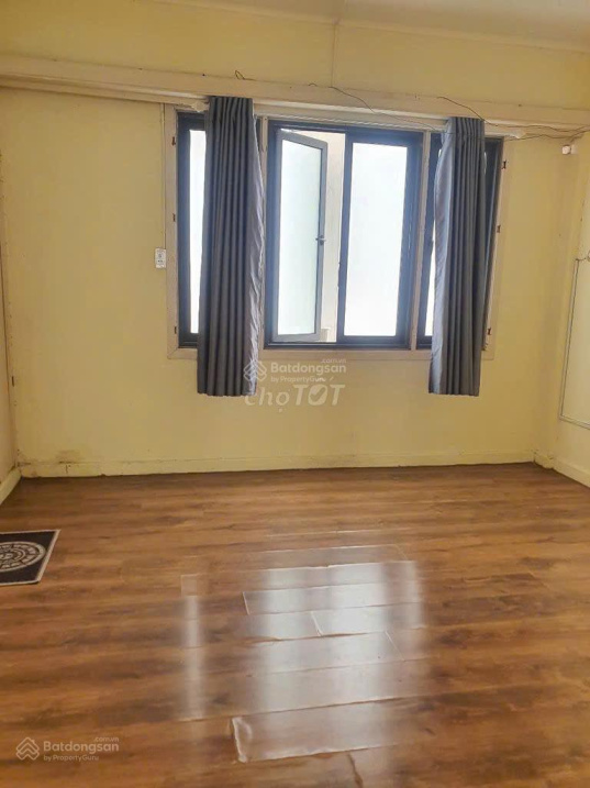 Spacious 2-Bedroom Apartment at 141 Đậng Văn Ngữ, Phú Nhuận District
