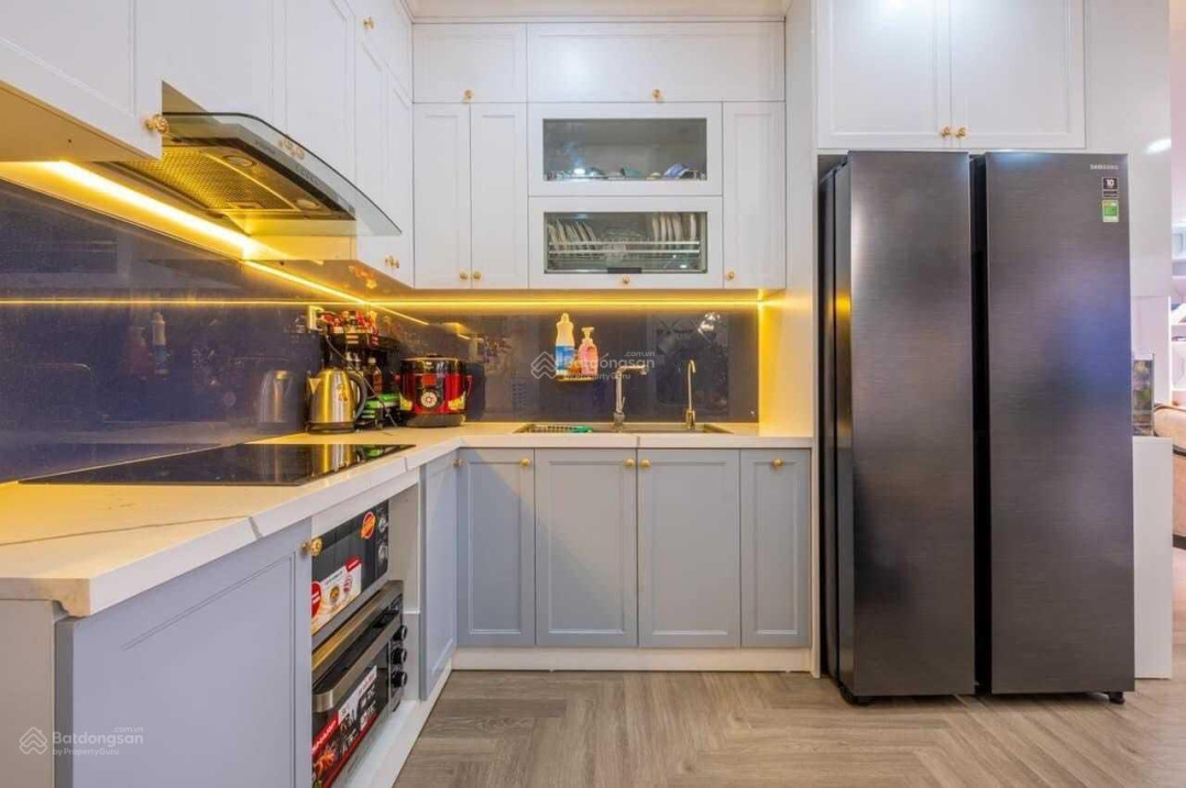 Modern 2-Bedroom Apartment in Hong Kong Tower