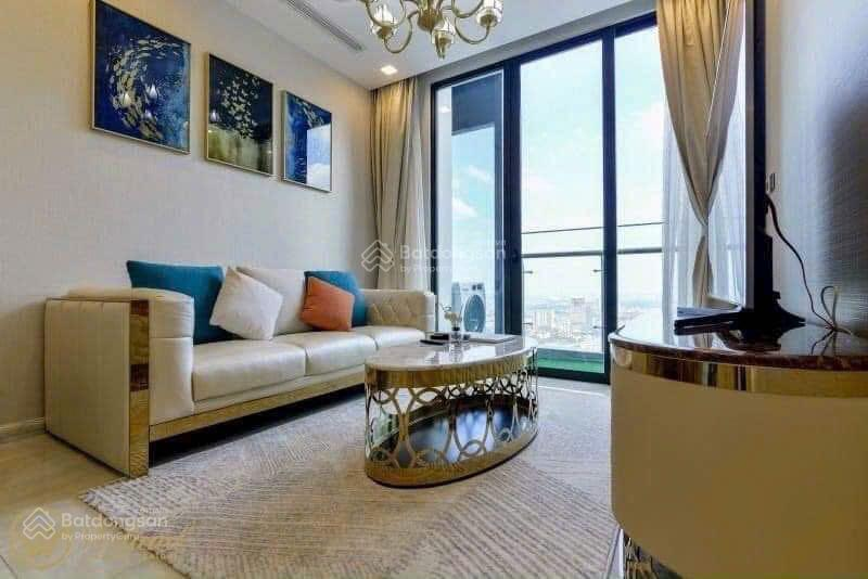 Modern 2-Bed Emerald Apartment with Full Furniture