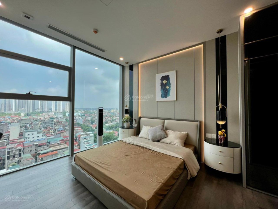Luxury 2-Bedroom Apartment with City Views