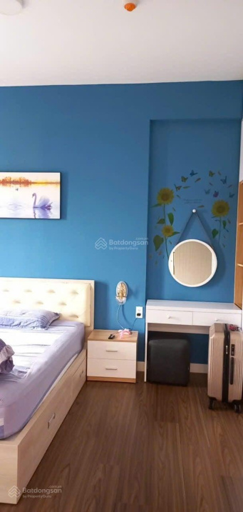 Luxury 2-Bed Riverside Apartment with River View