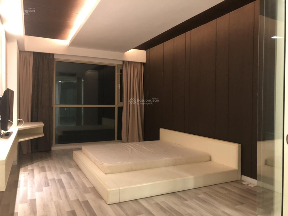 Modern 3-Bedroom Apartment with Balcony in Hanoi