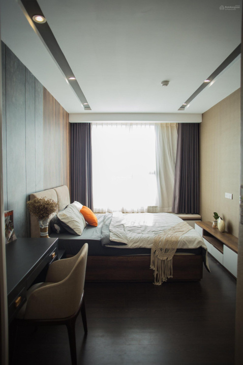 Modern 2-Bed Newton Apartment with Pool