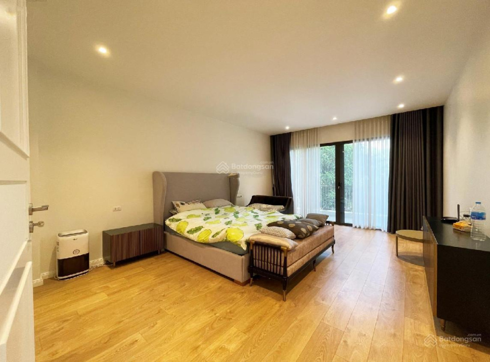 Modern 5-Floor House with 3 Bedrooms