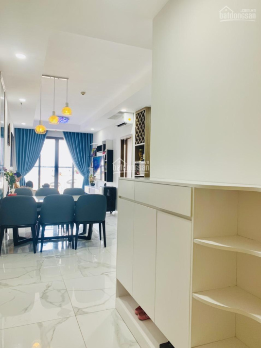 Spacious Modern Apartment with Stylish Design and City Views