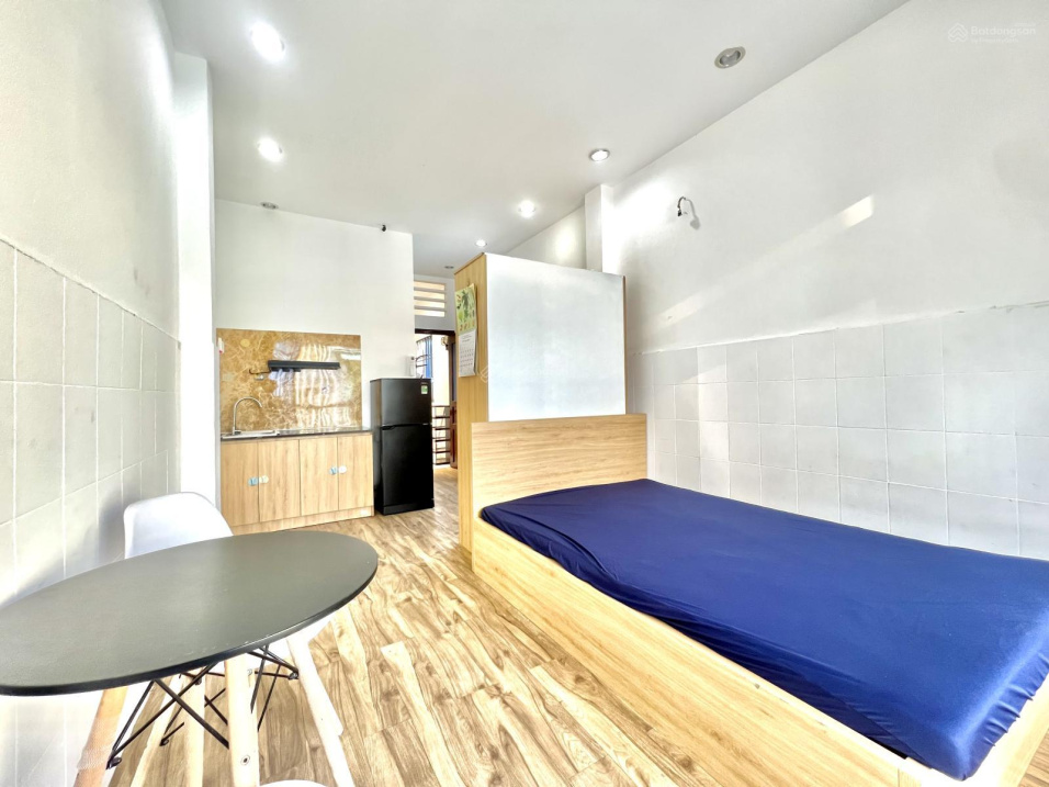 Modern Studio with Balcony Near Hoa Binh Theater