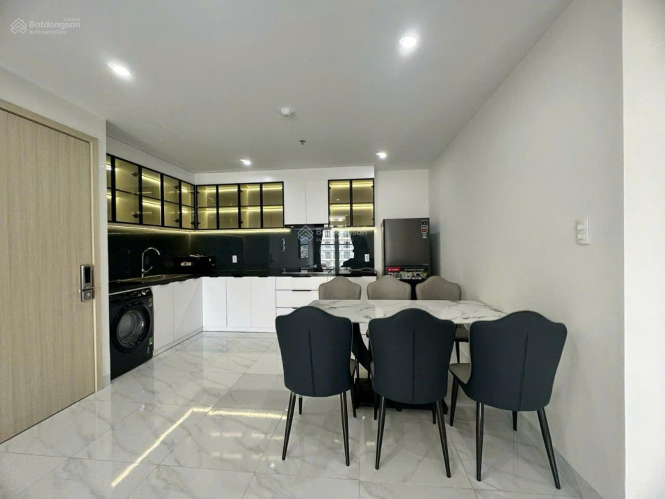 Modern 2-Bed Apartment with Designer Interior