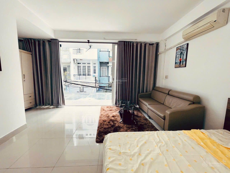 Modern Studio Apartment with Kitchen and Air Conditioning