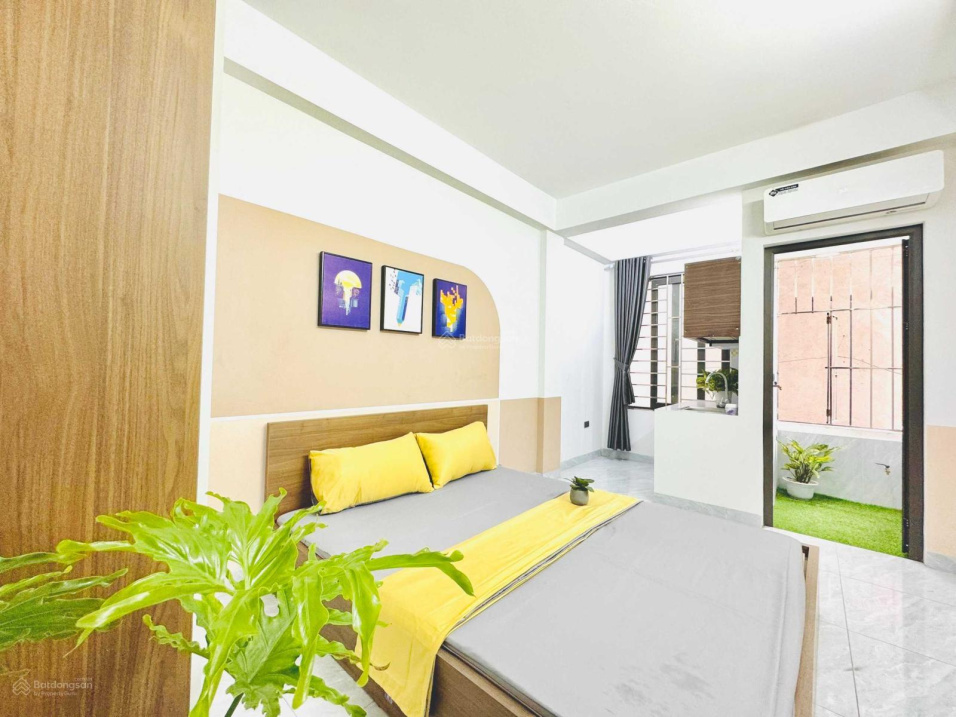Modern Studio Apartment with Balcony Near University