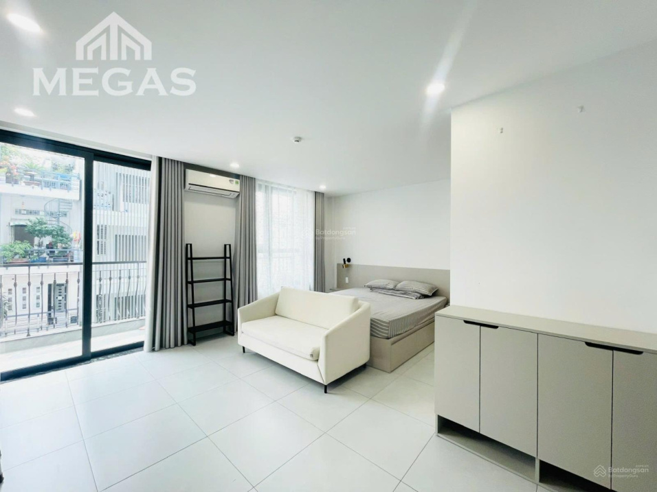 Modern Studio with Balcony Near Airport