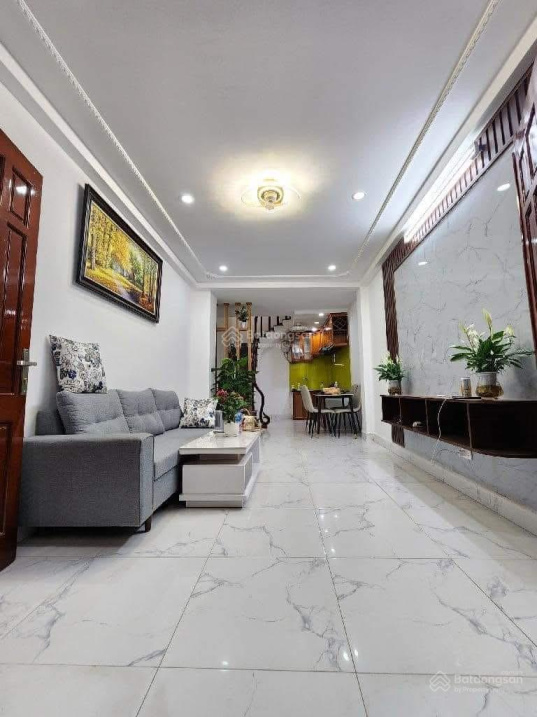 Spacious Modern Apartment with Marble Floors and Open Layout
