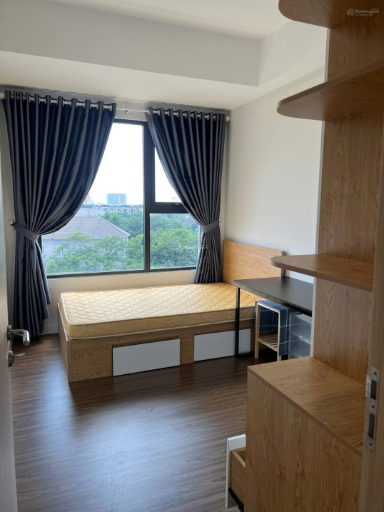 Modern 3-Bedroom Apartment with Lake View