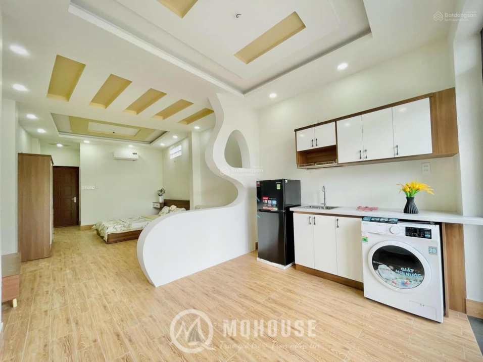 Modern Studio with Balcony Near Dien Bien Phu