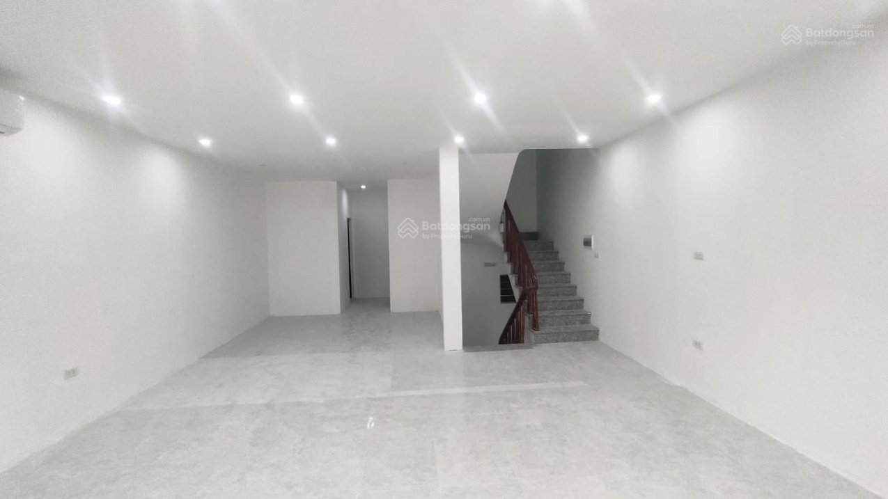 Spacious 75m² Townhouse with Air Conditioning