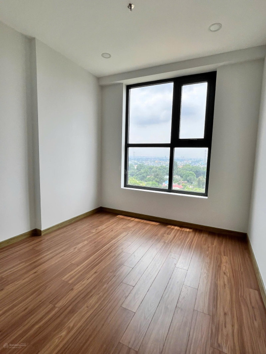 Modern 2-Bedroom Apartment with City Views