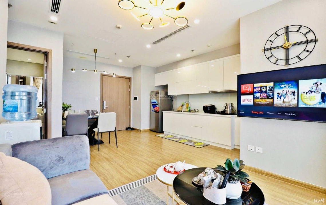 Luxury Vinhomes Green Bay Apartment with Lake View