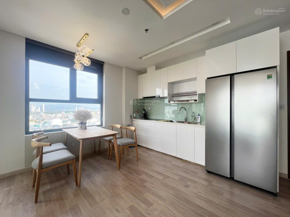 Luxury Riverside 2-Bed Apartment with Sea View