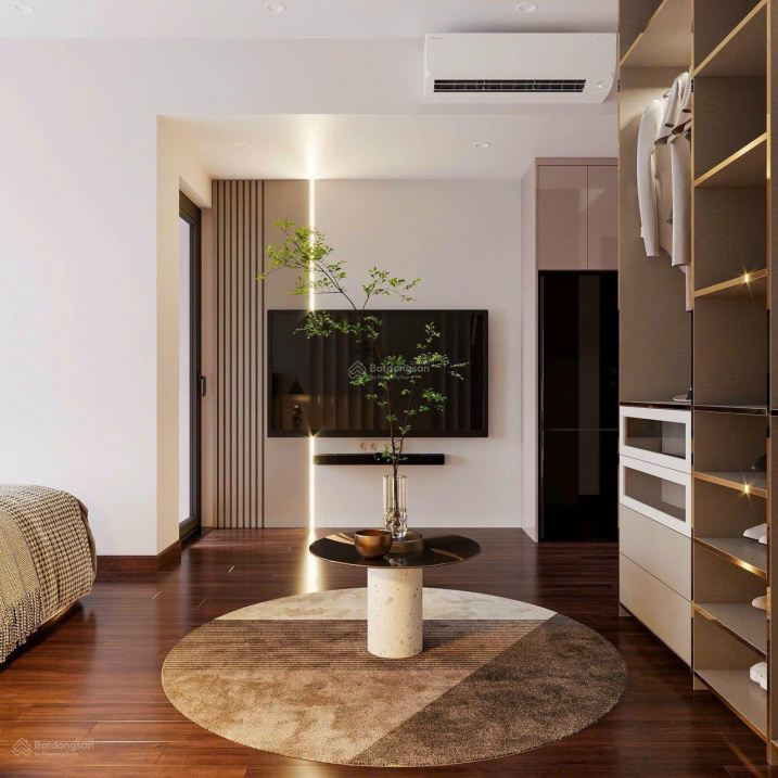 Modern 1-Bedroom Apartment with Lake View