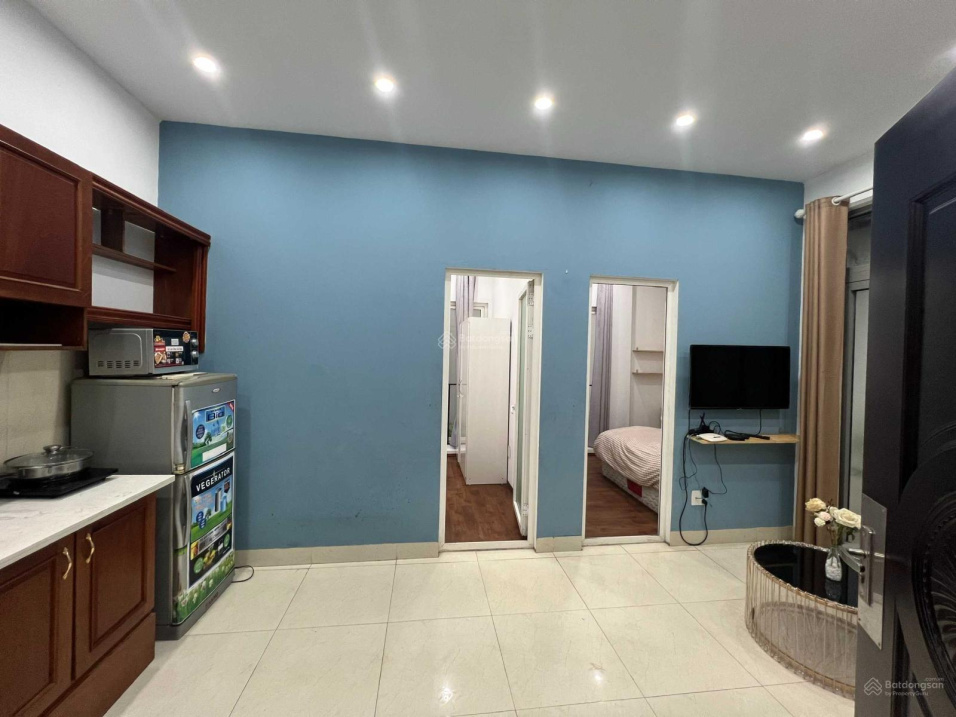 2-Bedroom Apartment at 228 Au Co, Ho Tay with Balcony