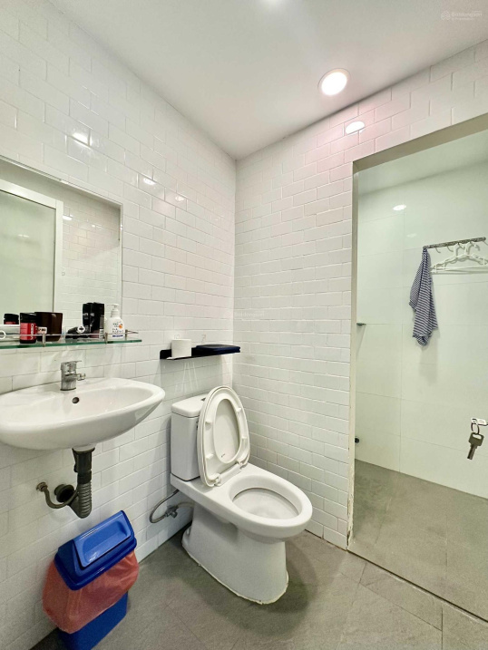 Modern Studio with Balcony in District 1