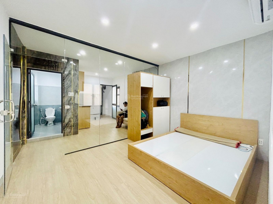 Modern Studio Near Universities with Balcony