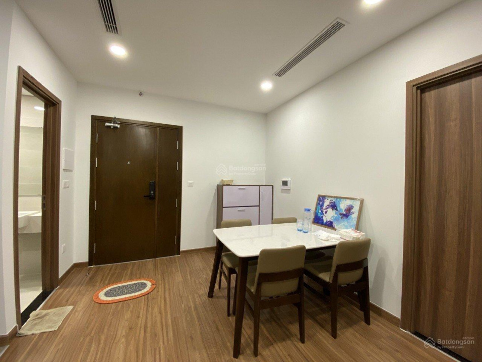 Modern 3-Bedroom Apartment with City Views