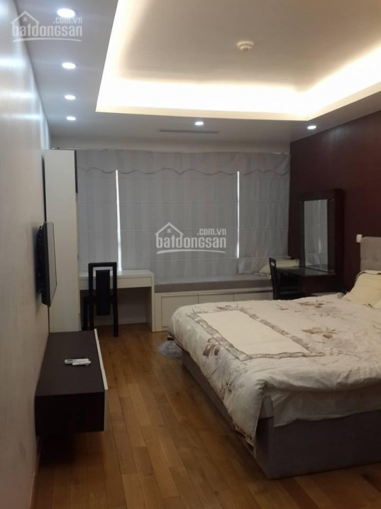 Luxurious 2-Bedroom Mandarin Apartment with Designer Interior