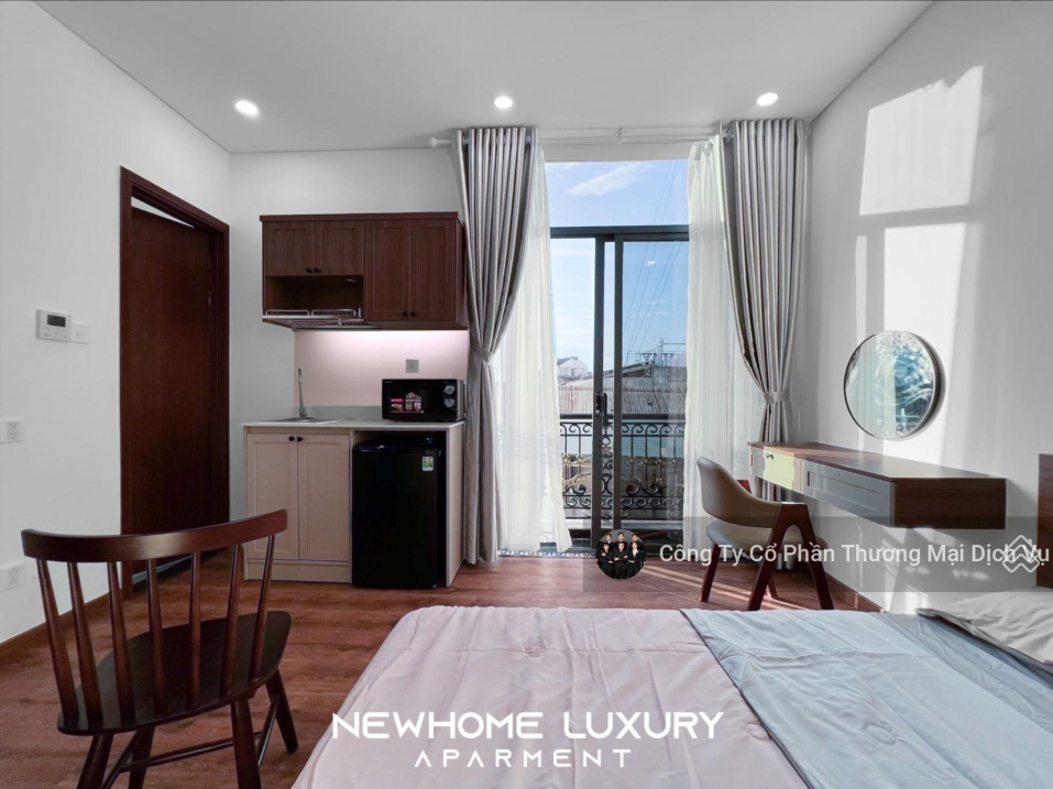 Modern Studio Apartment Near Airport with Balcony