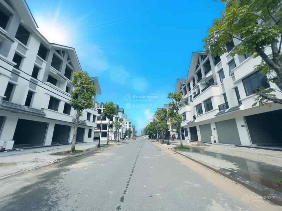 Modern Townhouses in Hinode Royal Park