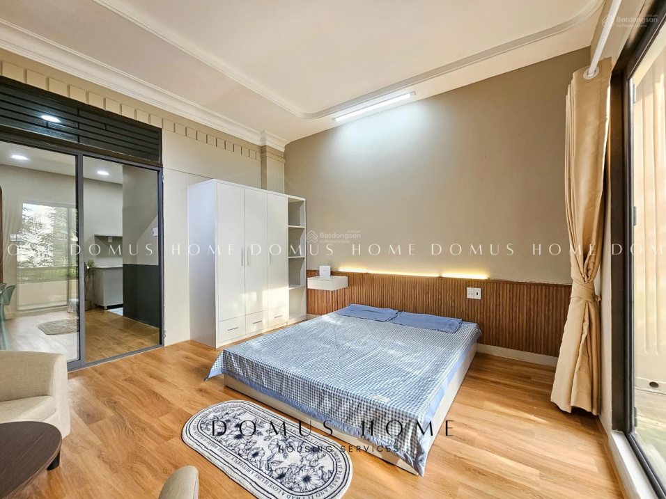 Modern 1-Bedroom Apartment with Balcony in District 4