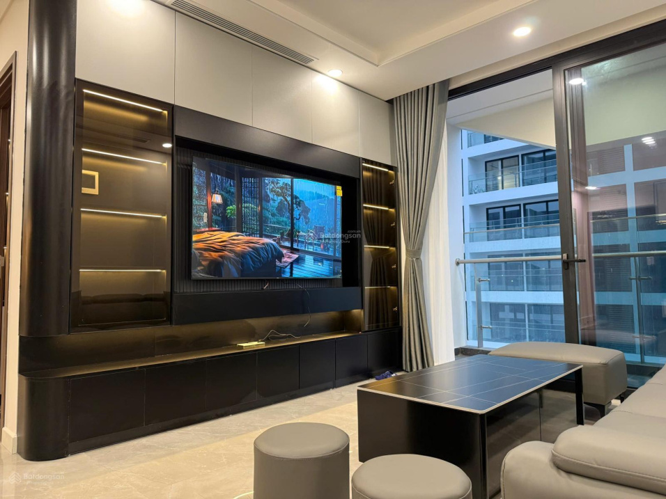 Modern 1-Bedroom Apartment in Sunshine Green Iconic