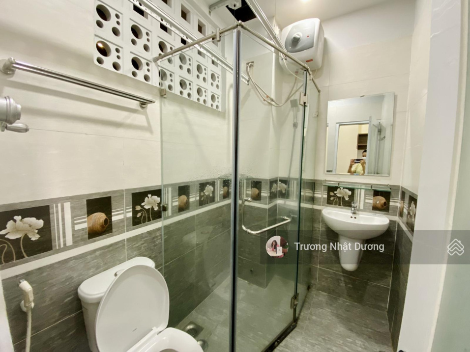 Modern Studio Apartment with Full Amenities