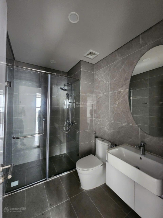 Spacious 3-Bedroom Apartment with Basic Furnishings