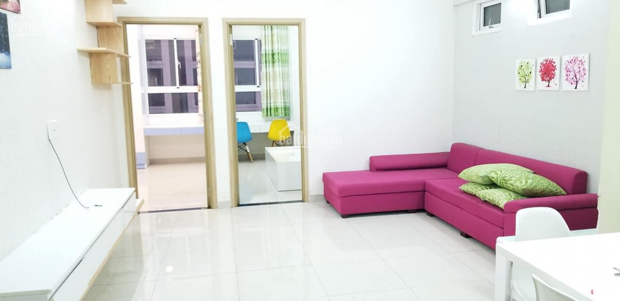 Luxury 2-Bed Apartment with Pool View