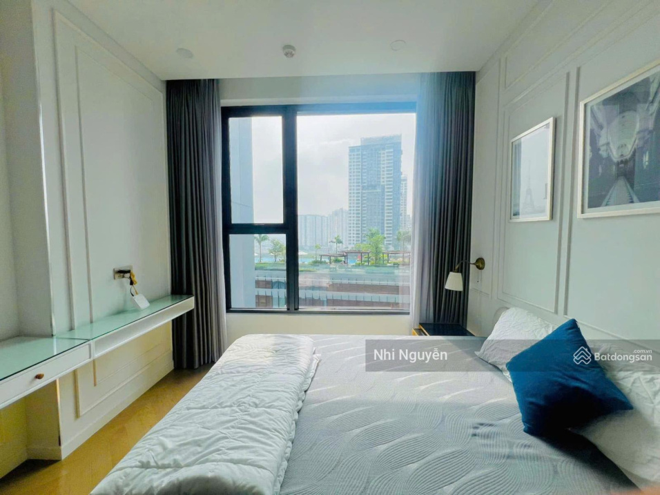 Modern 2-Bedroom Apartment with Riverside Views